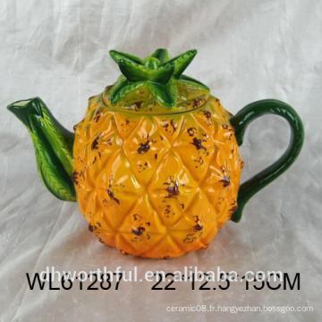 Belle théière en céramique en forme d'ananas avec un style moderne